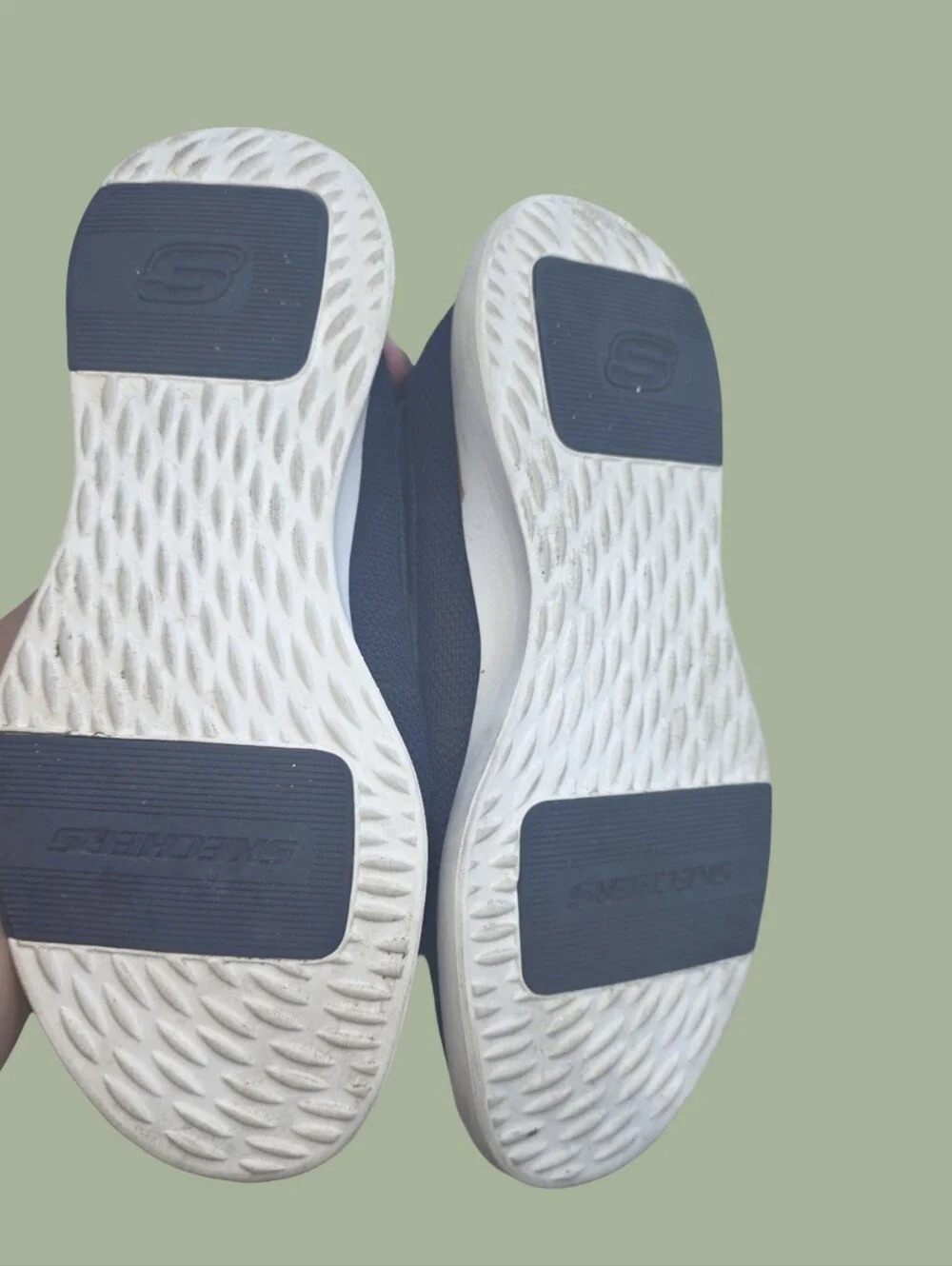 Skechers Sneakers Shoes Goga Mat Arch Memory Foam Relaxed Fit Men’s Size 9.5